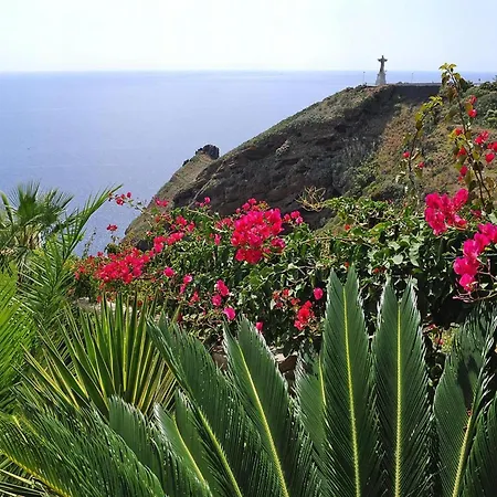 In Madeira With Atlantic Ocean Views Caniço