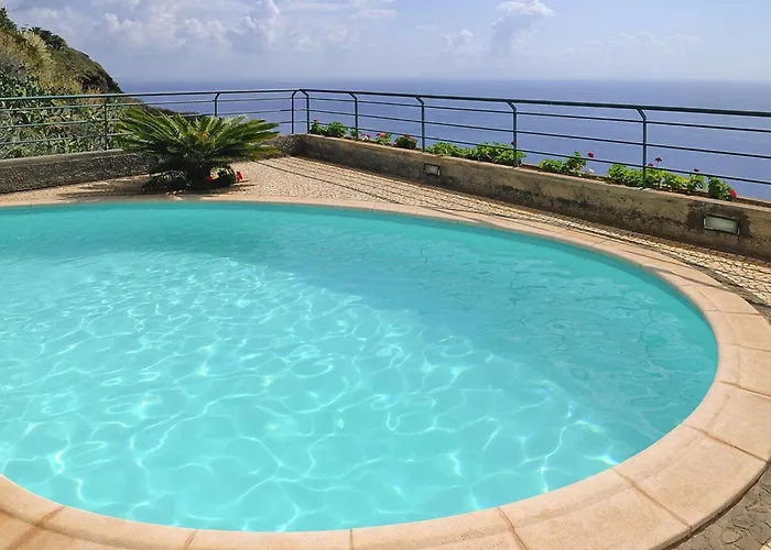 In Madeira With Atlantic Ocean Views Caniço