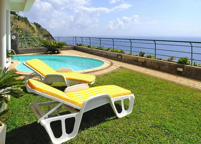Villa In Madeira With Atlantic Ocean Views Caniço