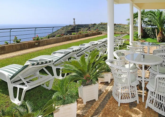 Villa In Madeira With Atlantic Ocean Views